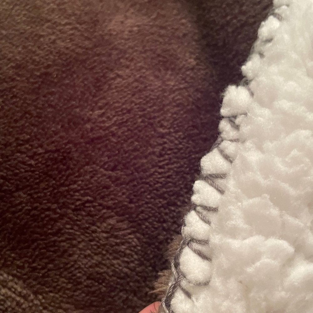 Pink Victoria’s Secret BNIP Sherpa blanket - Picture 12 of 12